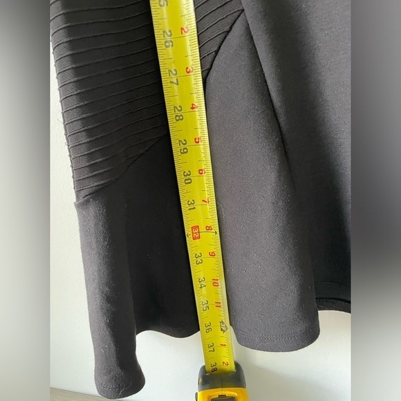 Robbi & Nikki, M, textured sleeveless skater dress - Picture 5 of 6